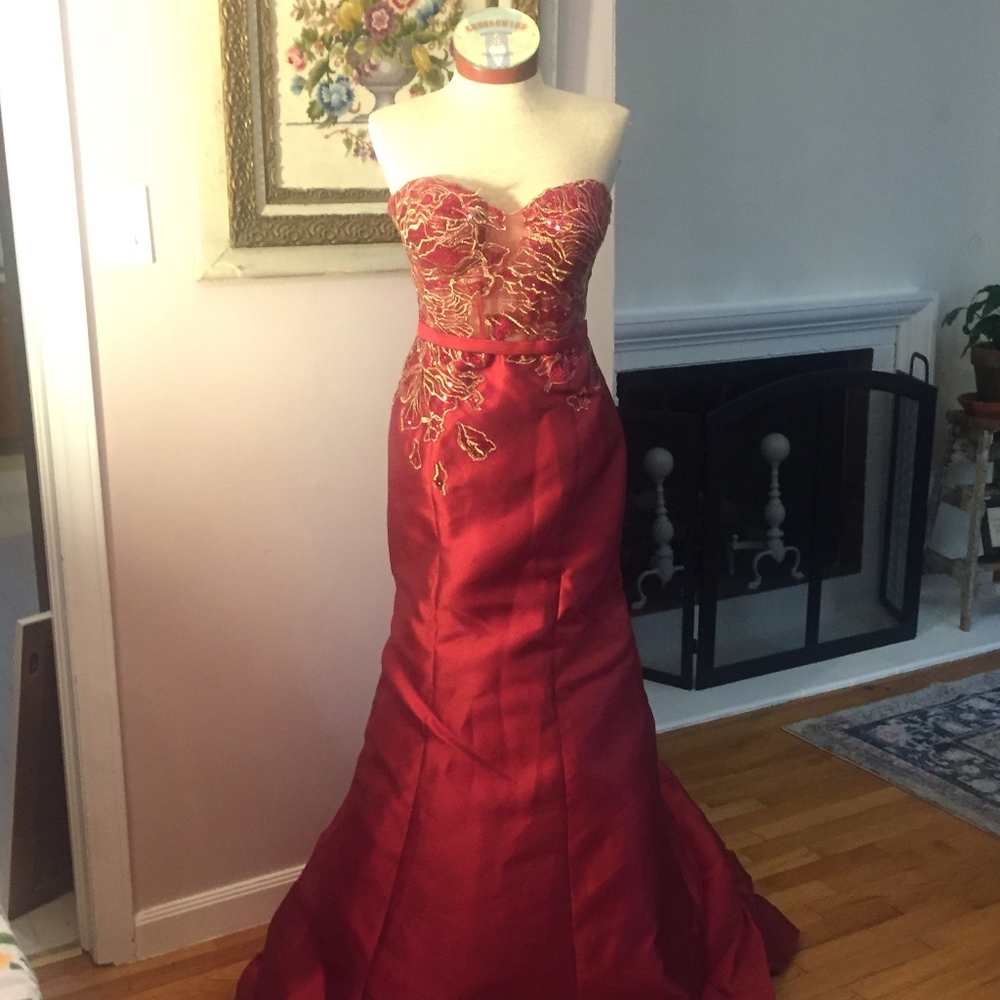 NWTs Formal Prom Dress Gown Camille La Vie Size 10